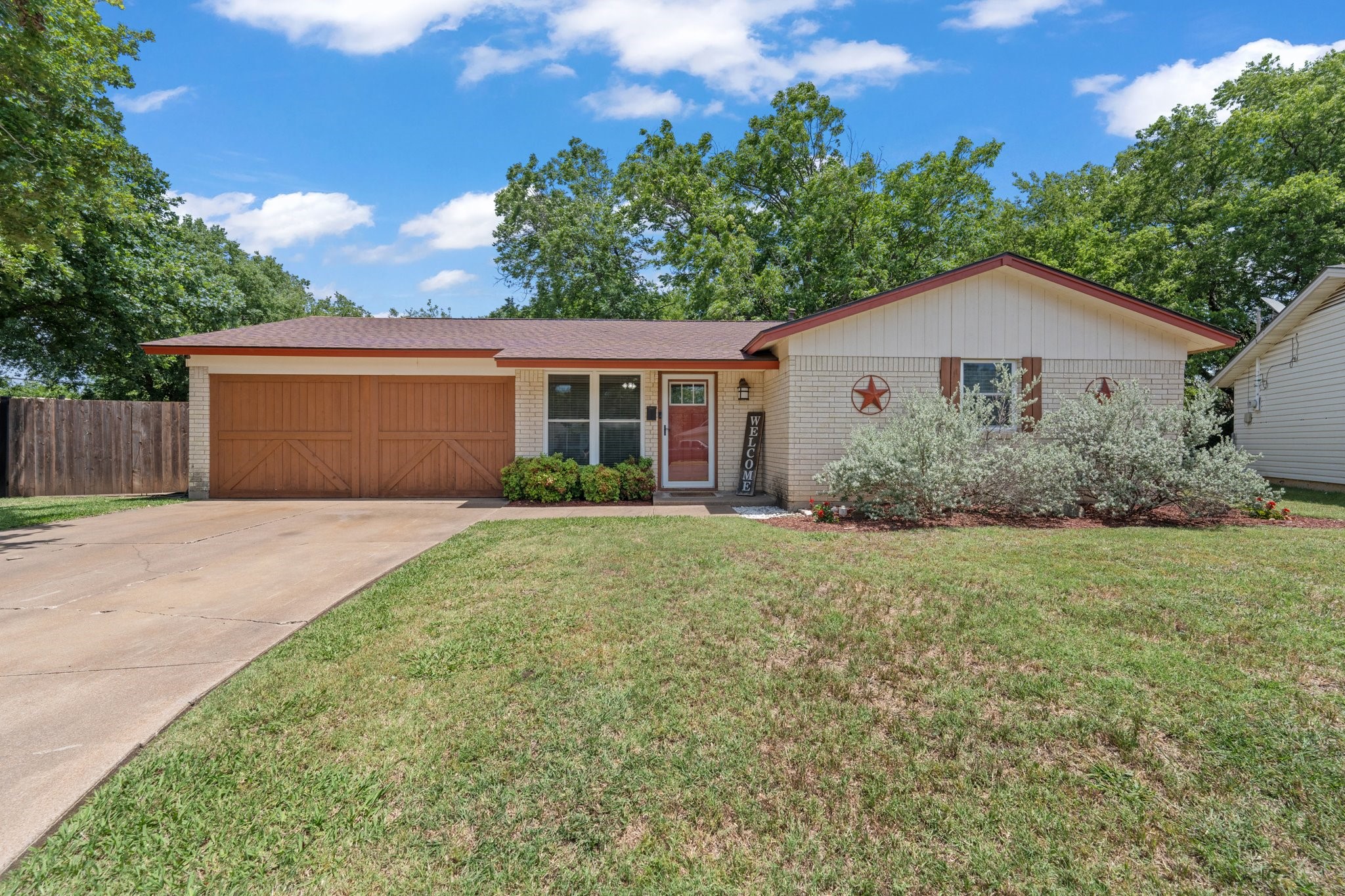 311 Robin Court Burleson TX 76028