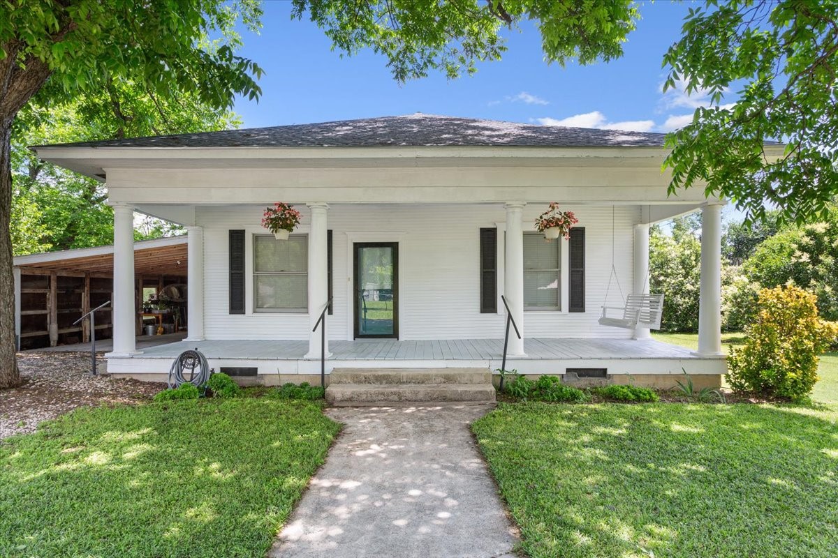 102 S Hogan Street Holland TX 76534