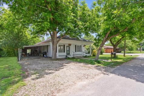 102 S Hogan Street Holland TX 76534