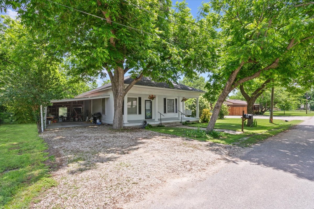 102 S Hogan Street Holland TX 76534