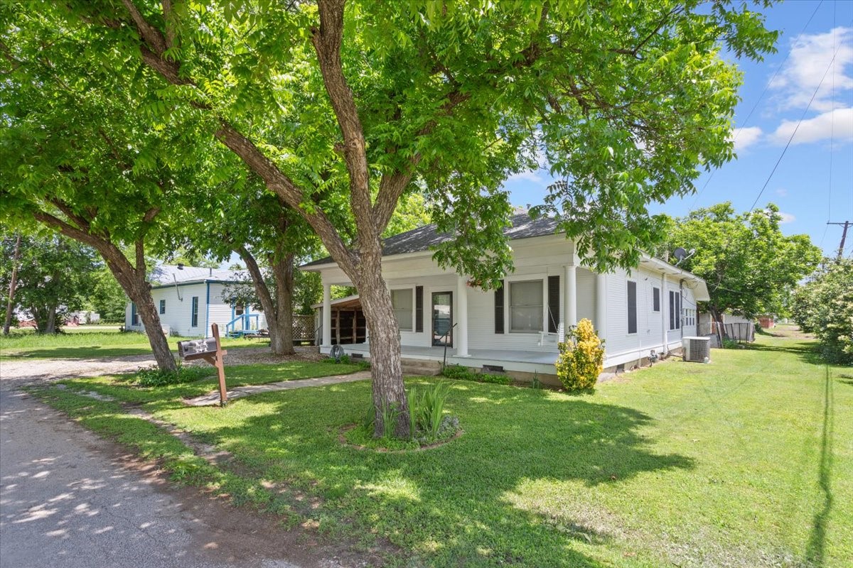 102 S Hogan Street Holland TX 76534