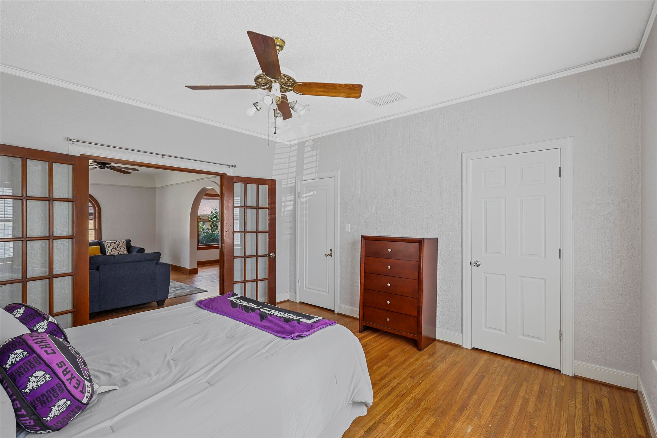 2563 S University Drive Fort Worth TX 76109