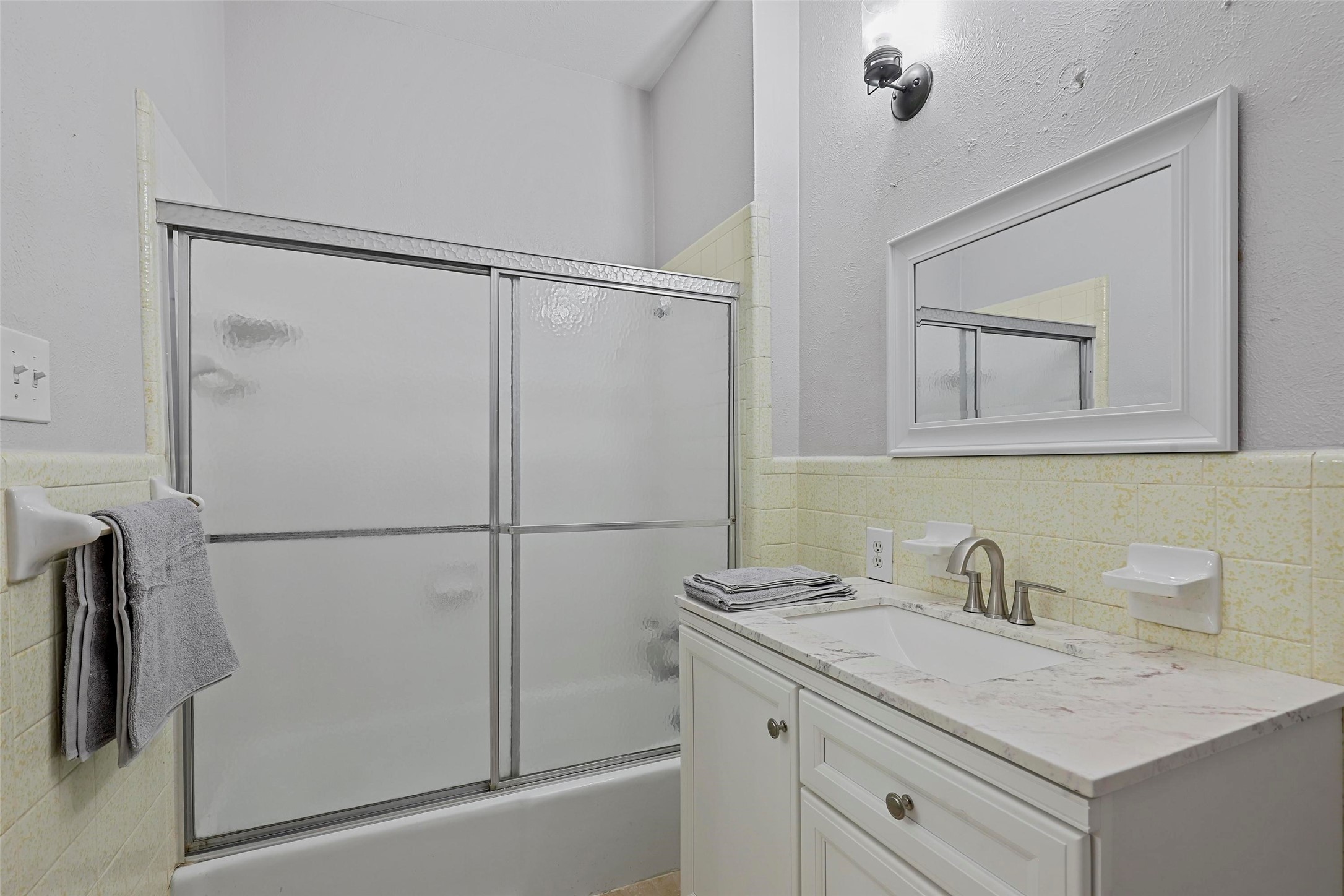 2563 S University Drive Fort Worth TX 76109
