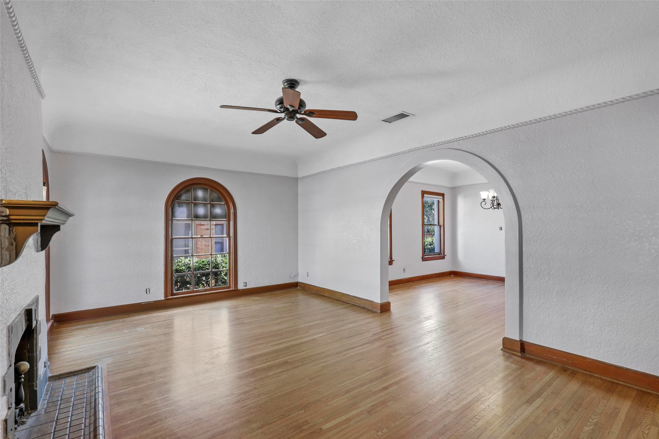 2563 S University Drive Fort Worth TX 76109