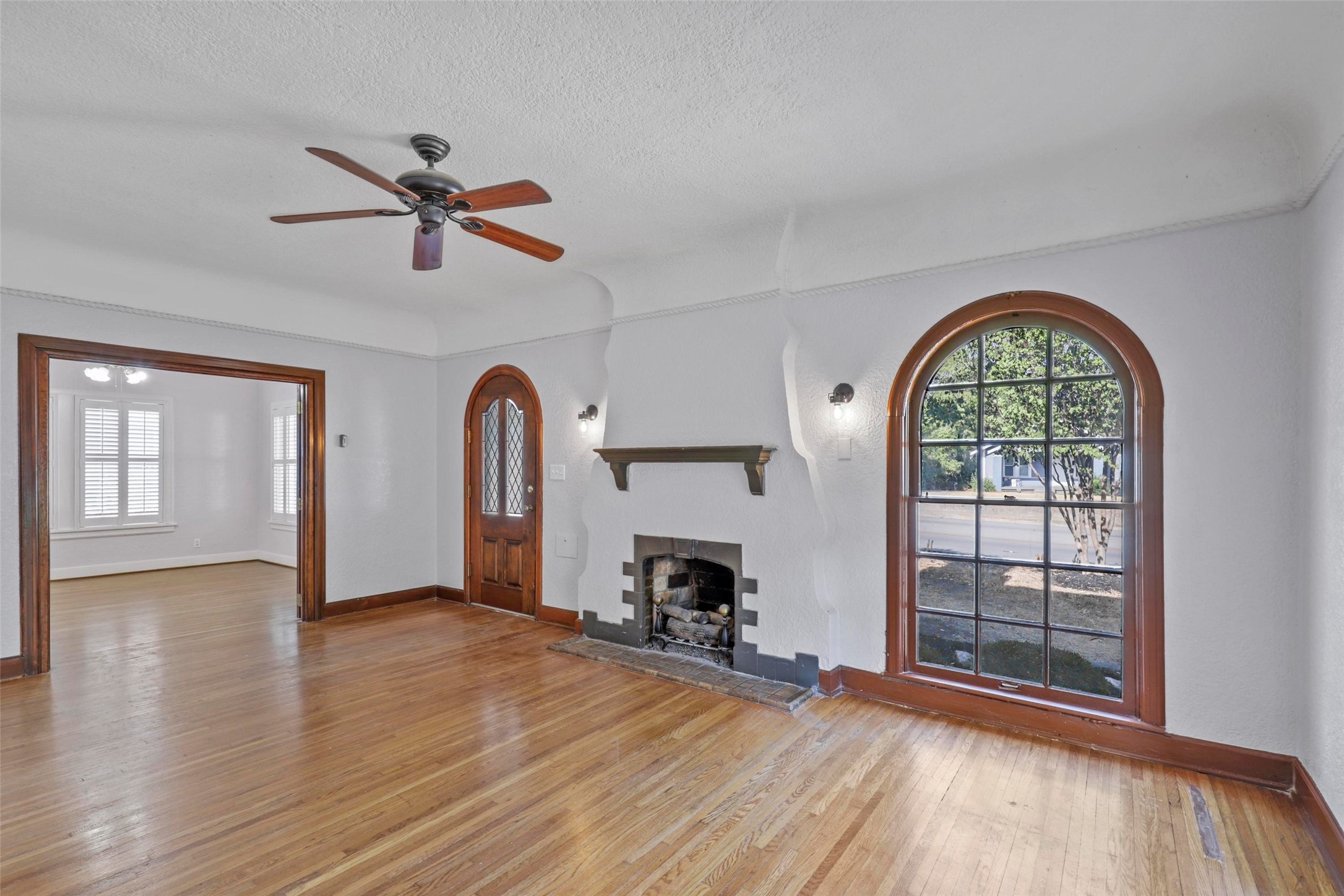 2563 S University Drive Fort Worth TX 76109