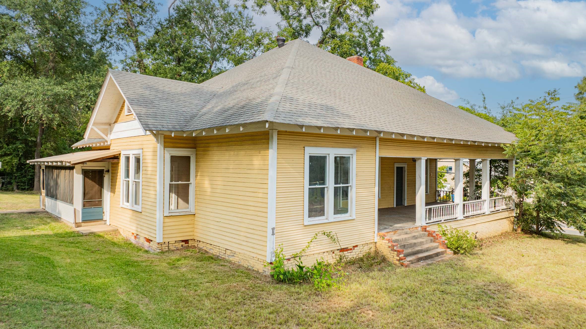 100 W Groves Street Big Sandy TX 75755