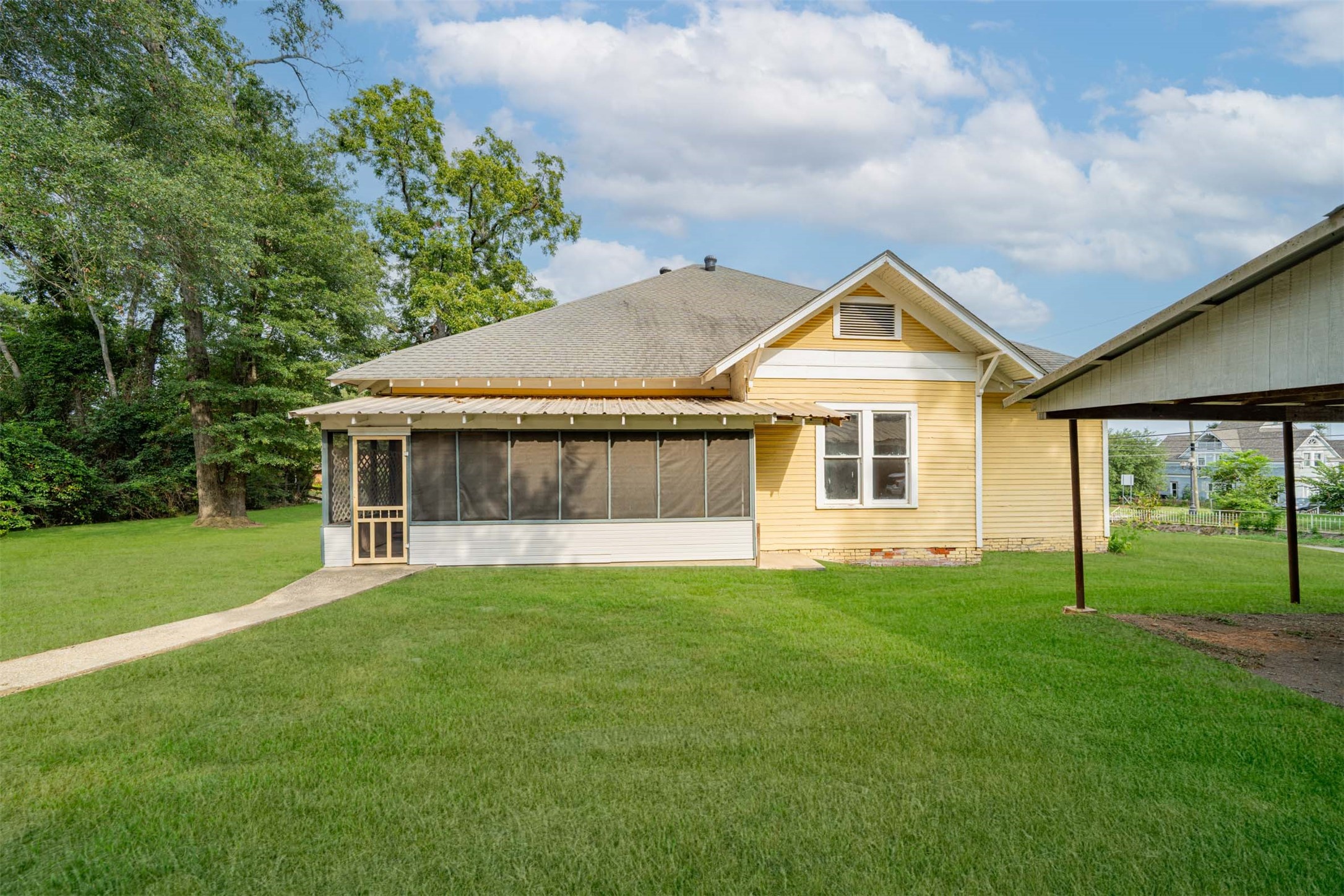 100 W Groves Street Big Sandy TX 75755
