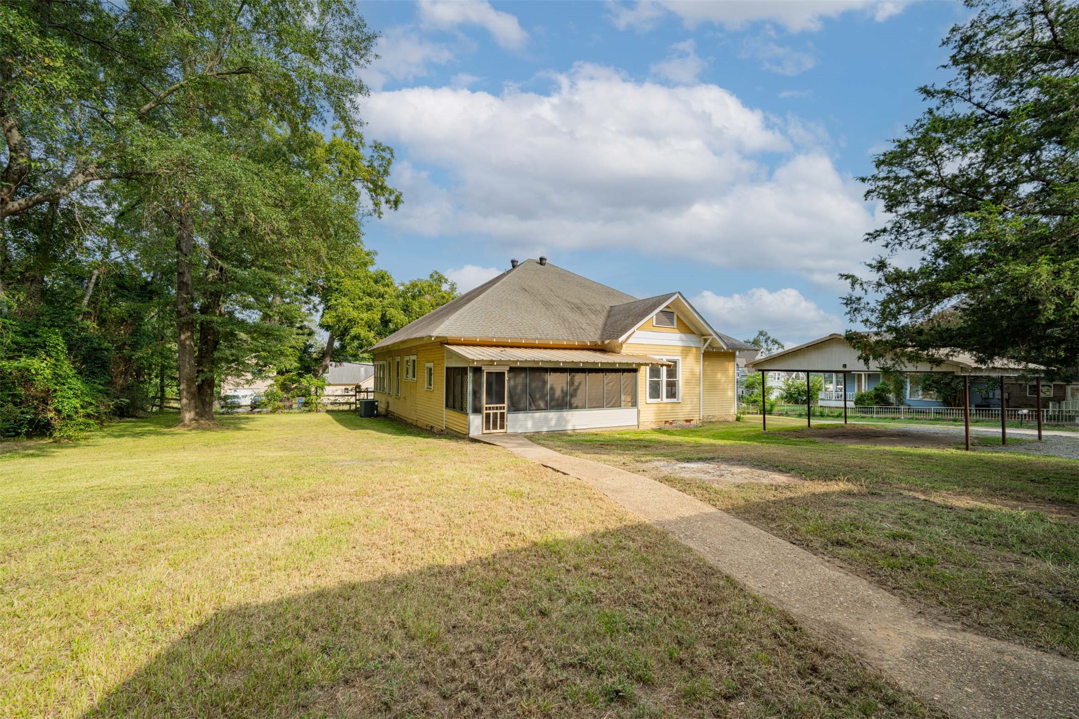 100 W Groves Street Big Sandy TX 75755