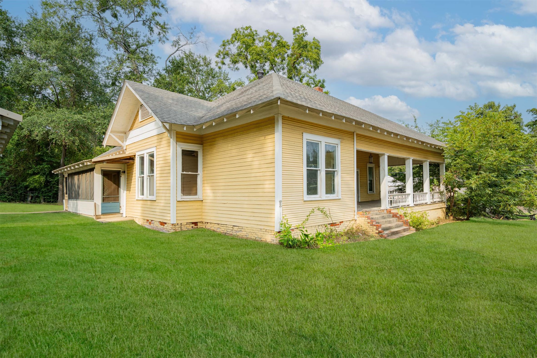 100 W Groves Street Big Sandy TX 75755