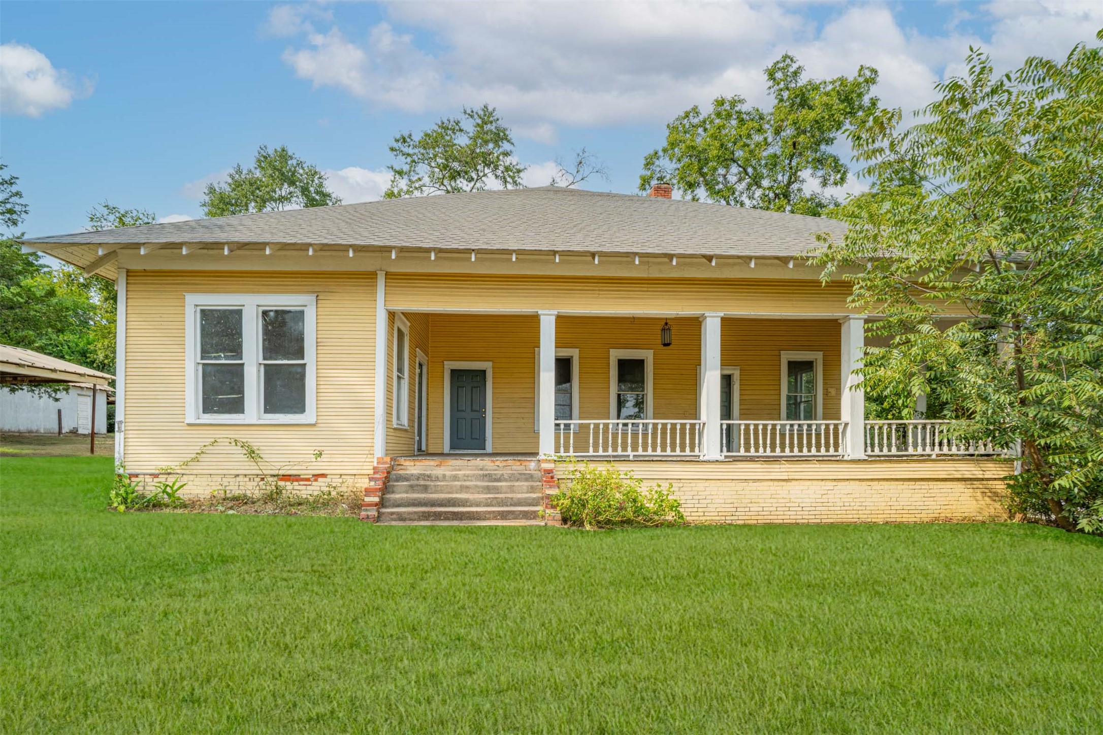 100 W Groves Street Big Sandy TX 75755