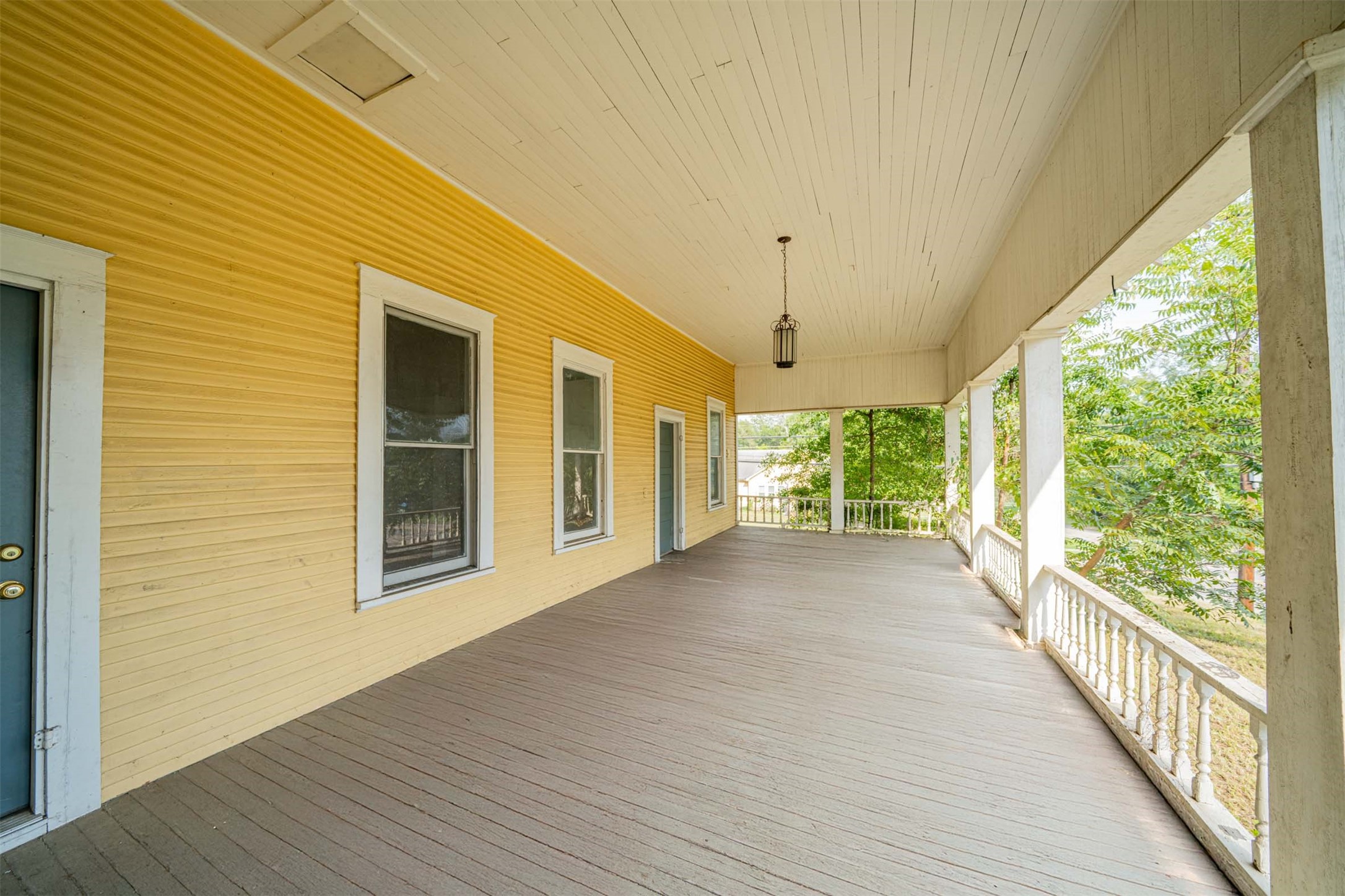 100 W Groves Street Big Sandy TX 75755