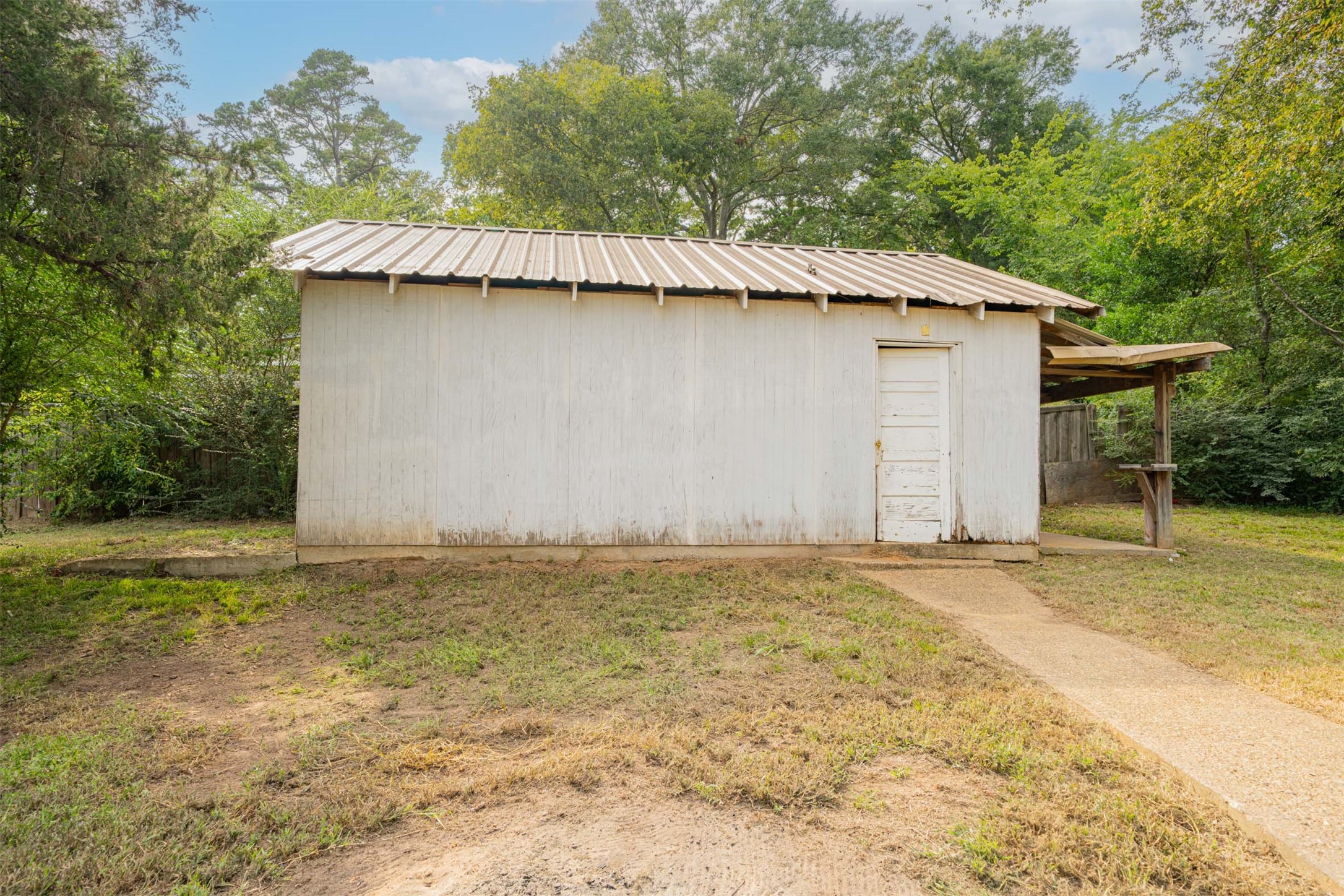 100 W Groves Street Big Sandy TX 75755