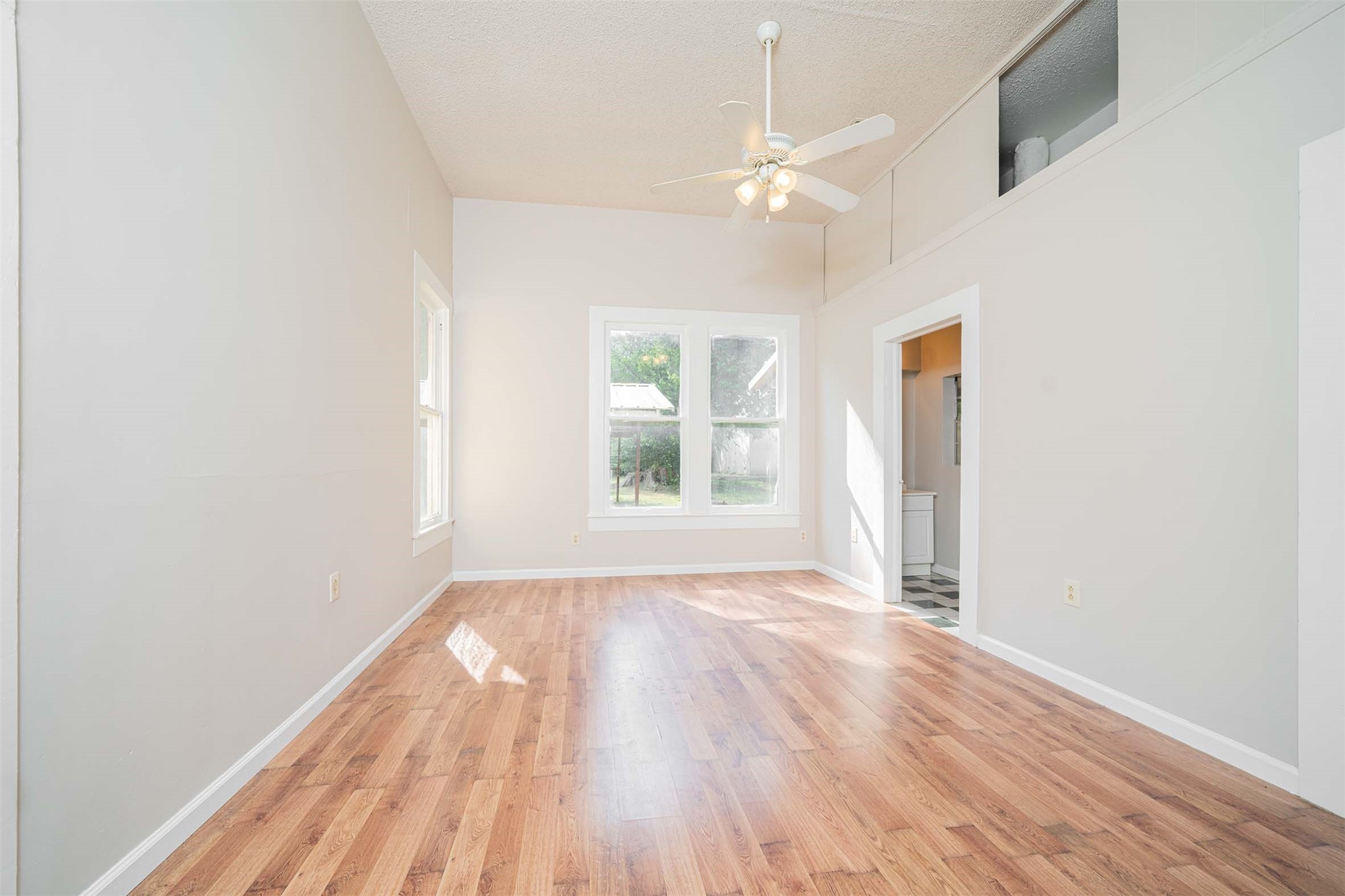 100 W Groves Street Big Sandy TX 75755