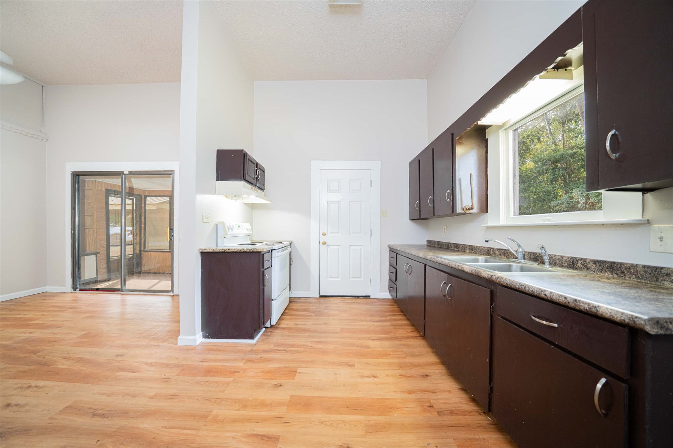 100 W Groves Street Big Sandy TX 75755