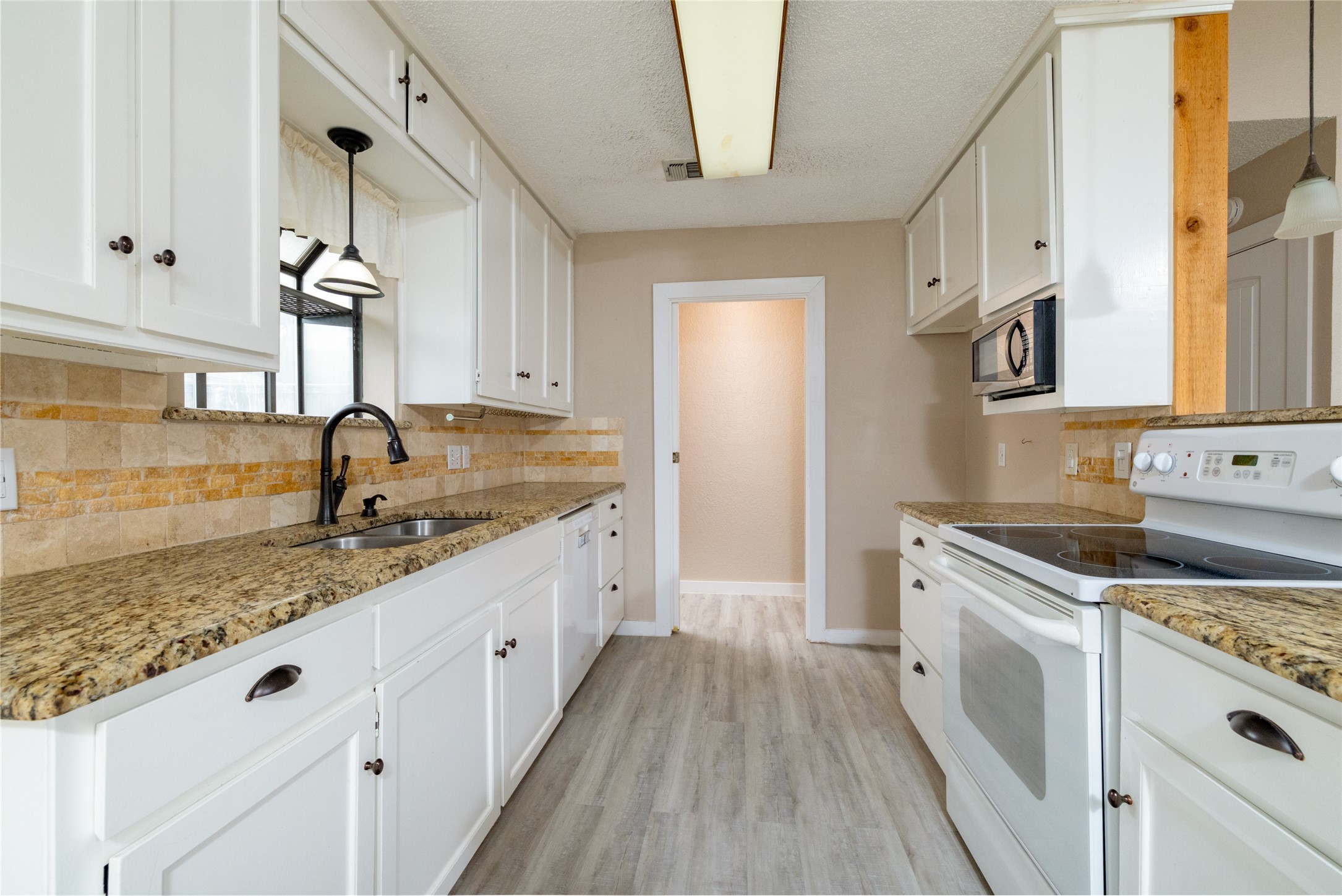 937 Springhill Drive Burleson TX 76028