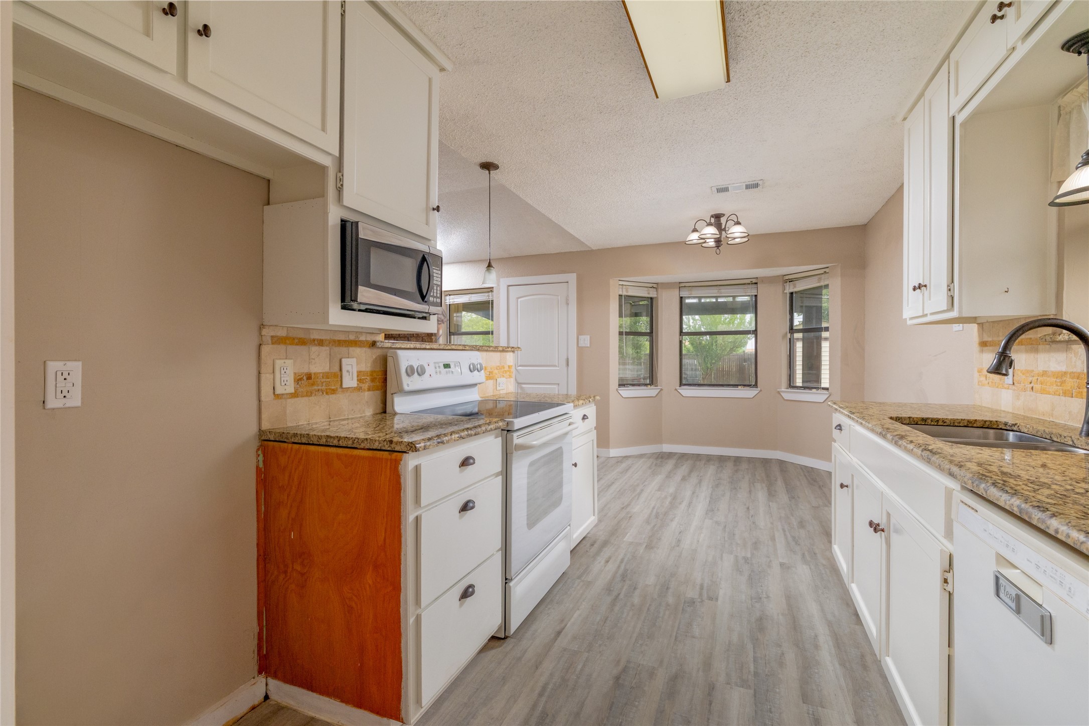 937 Springhill Drive Burleson TX 76028