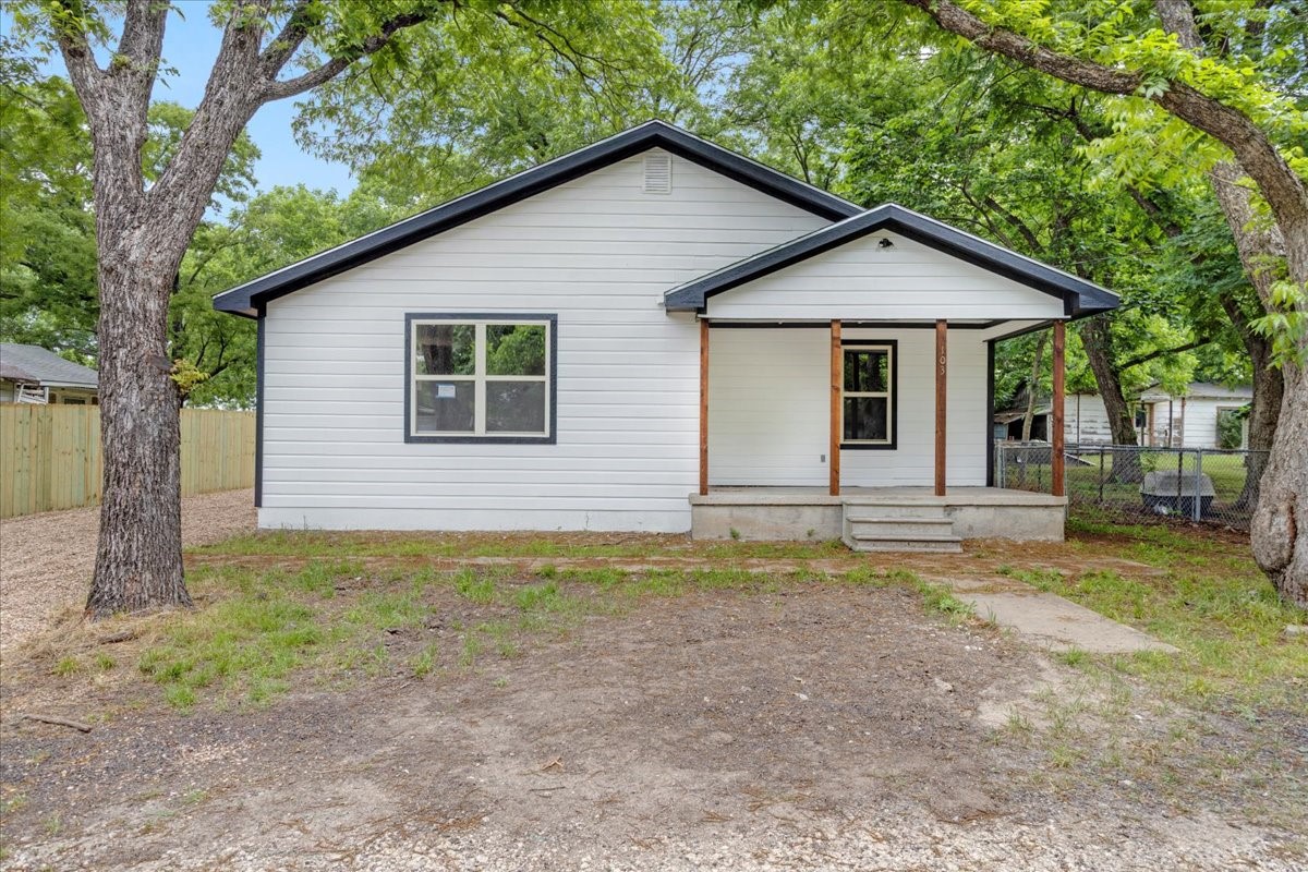 103 N Mill Street Savoy TX 75479