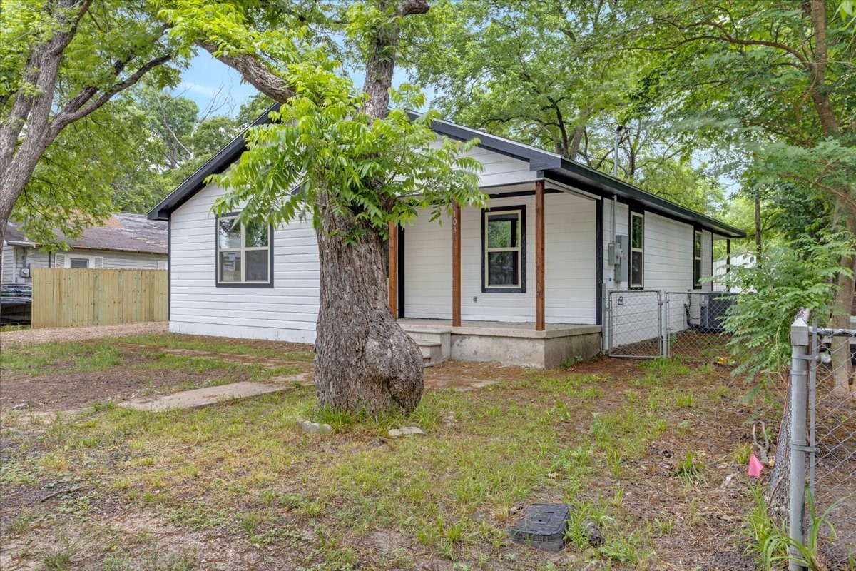 103 N Mill Street Savoy TX 75479