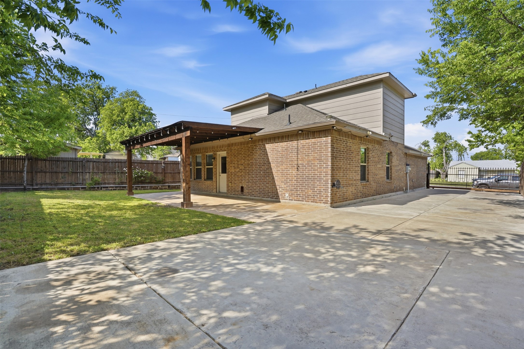 637 S Redford Lane White Settlement TX 76108