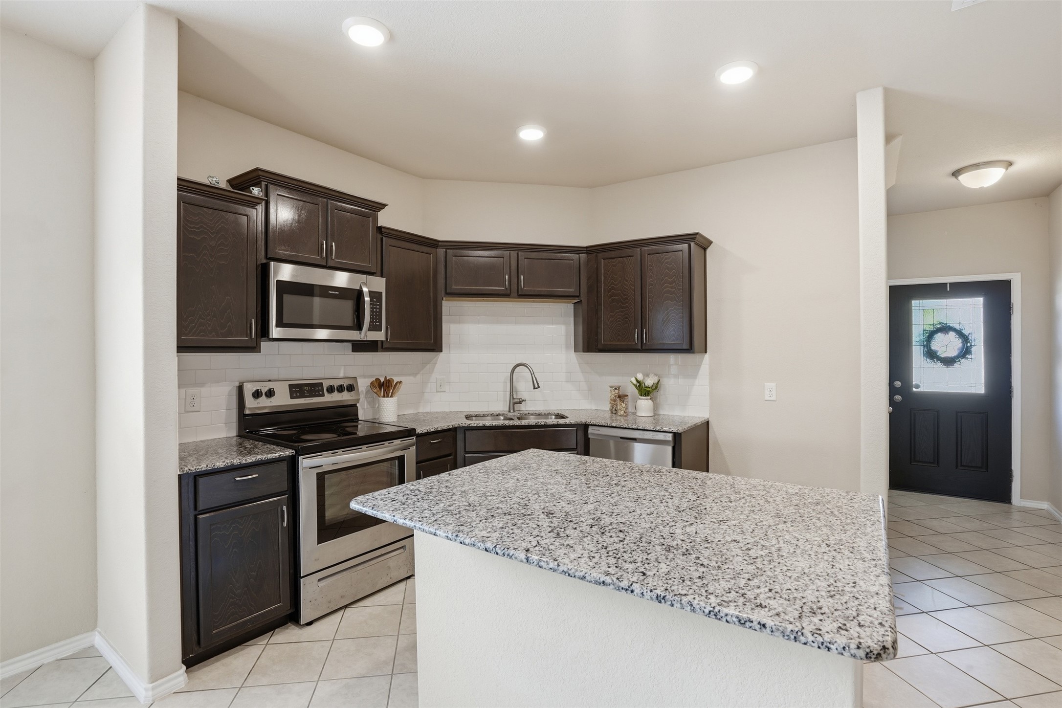 637 S Redford Lane White Settlement TX 76108
