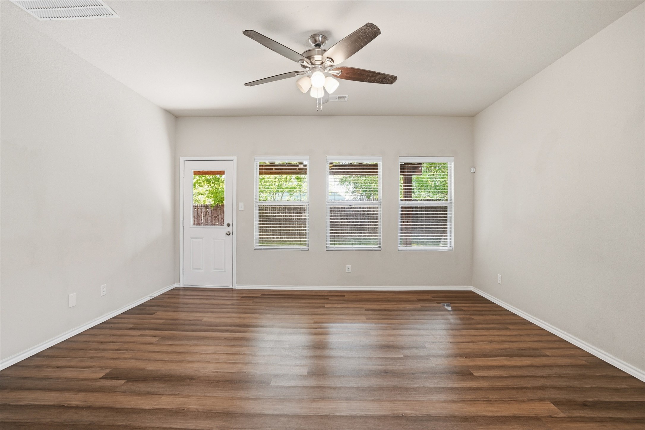 637 S Redford Lane White Settlement TX 76108