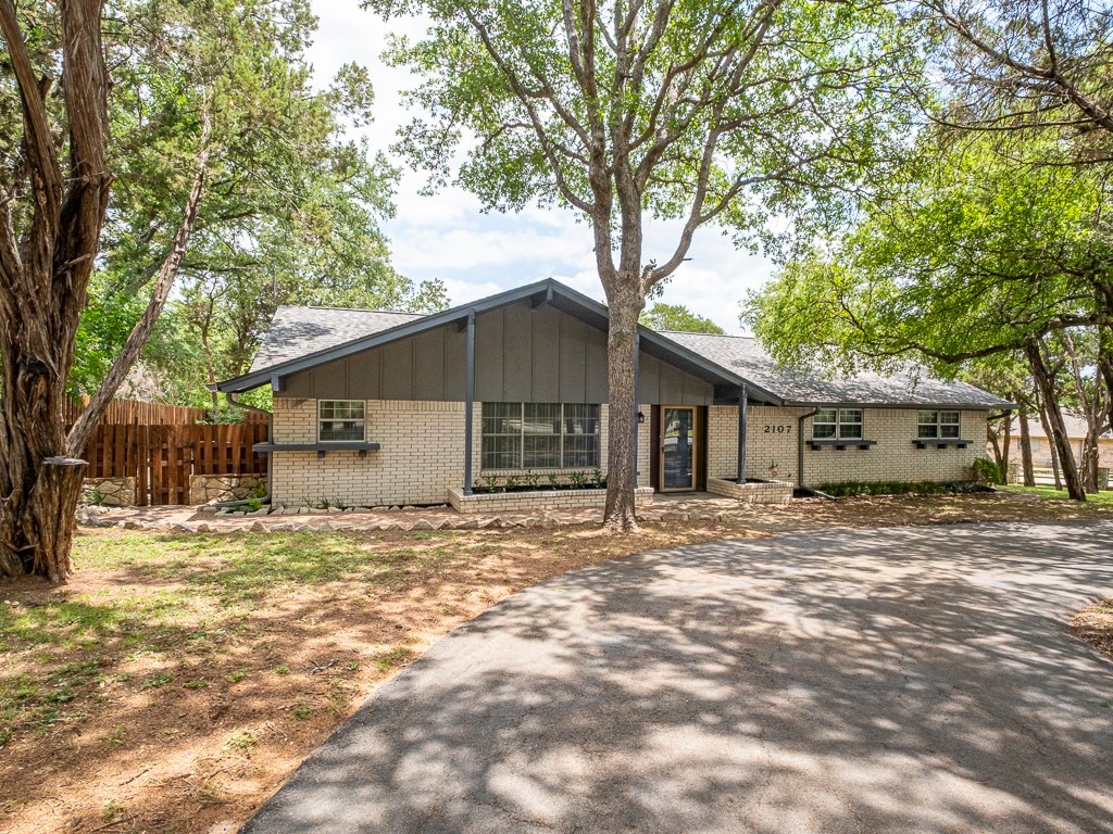 2107 Boca Vista Drive Granbury TX 76048