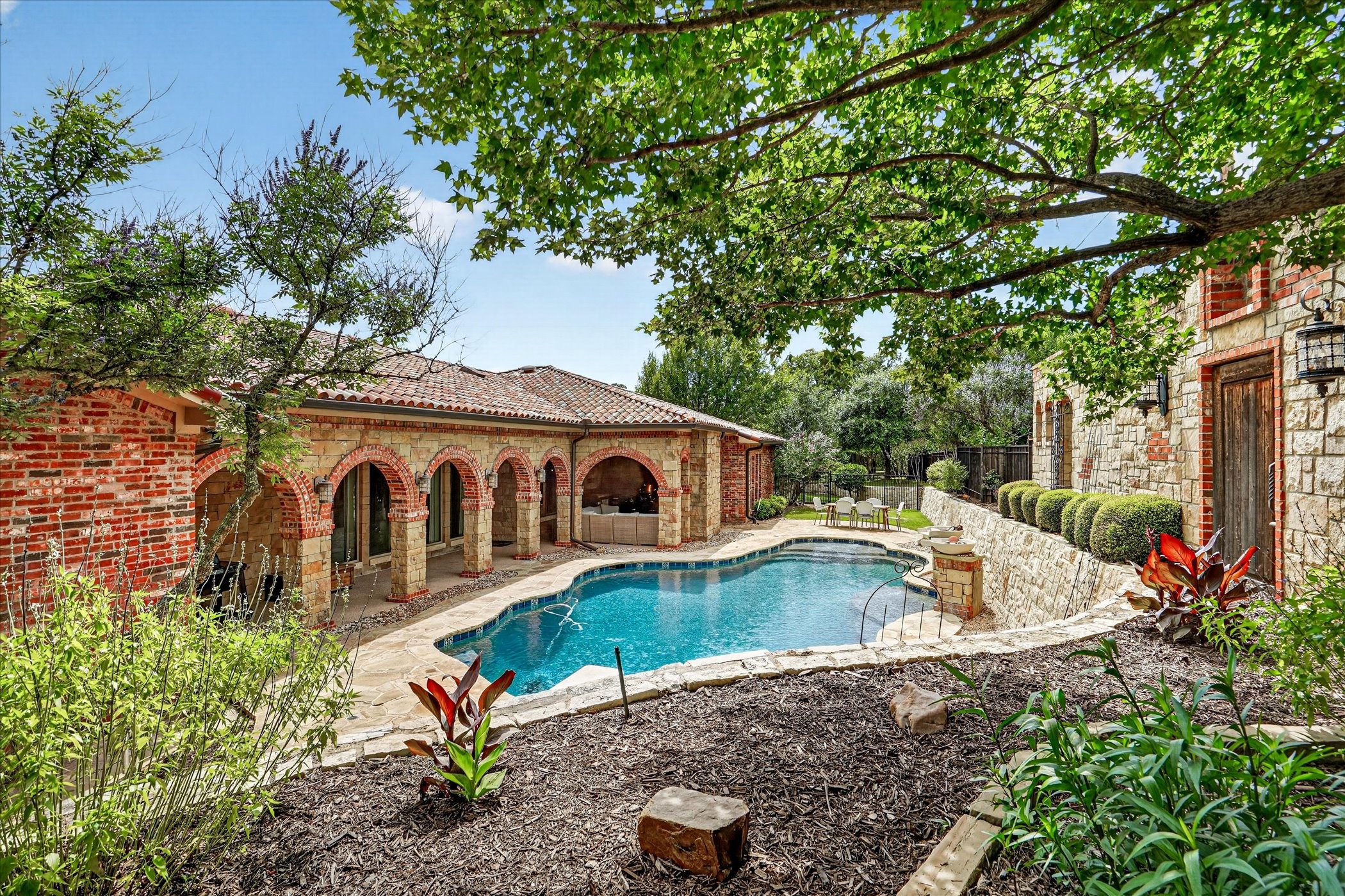 716 Flamingo Circle Burleson TX 76028
