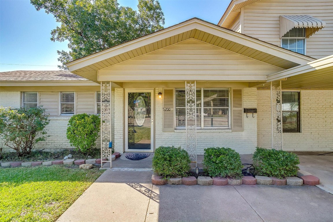 5200 Bonnie Wayne Street Haltom City TX 76117
