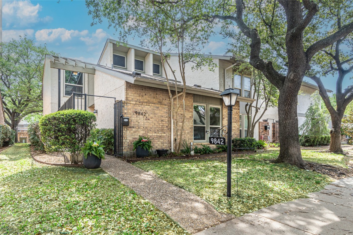 9842 Smokefeather Lane Dallas TX 75243