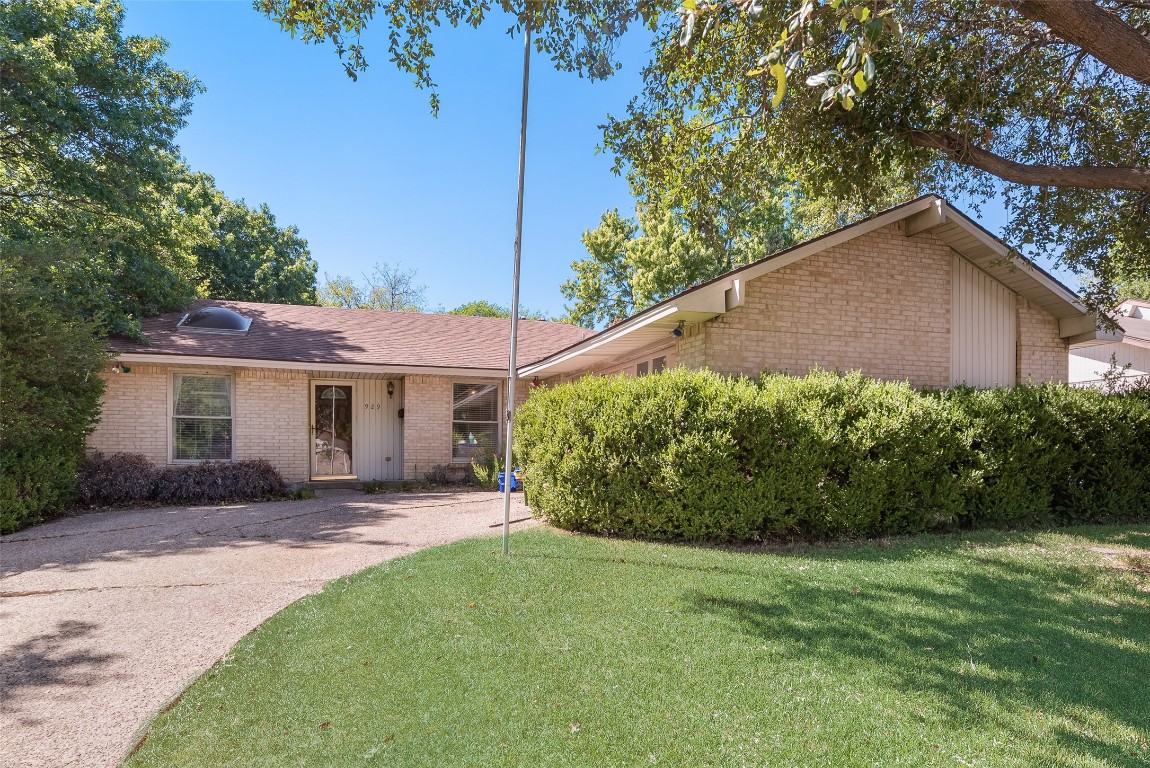 929 Briar Way Garland TX 75043