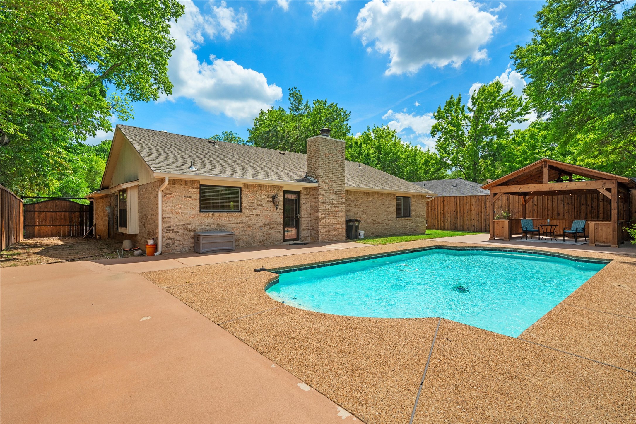 715 Hinsdale Drive Arlington TX 76006