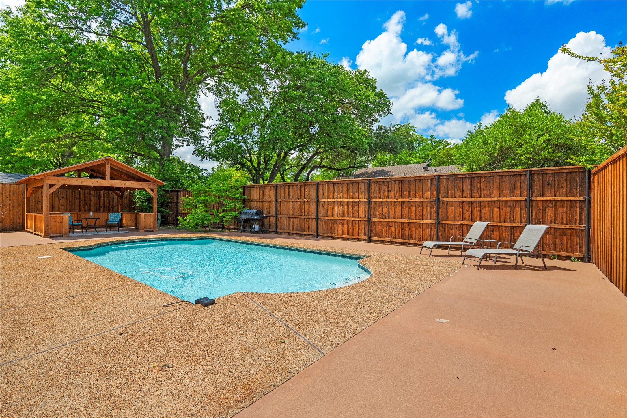 715 Hinsdale Drive Arlington TX 76006