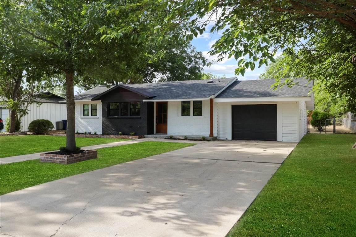 817 Elizabeth Boulevard Granbury TX 76048