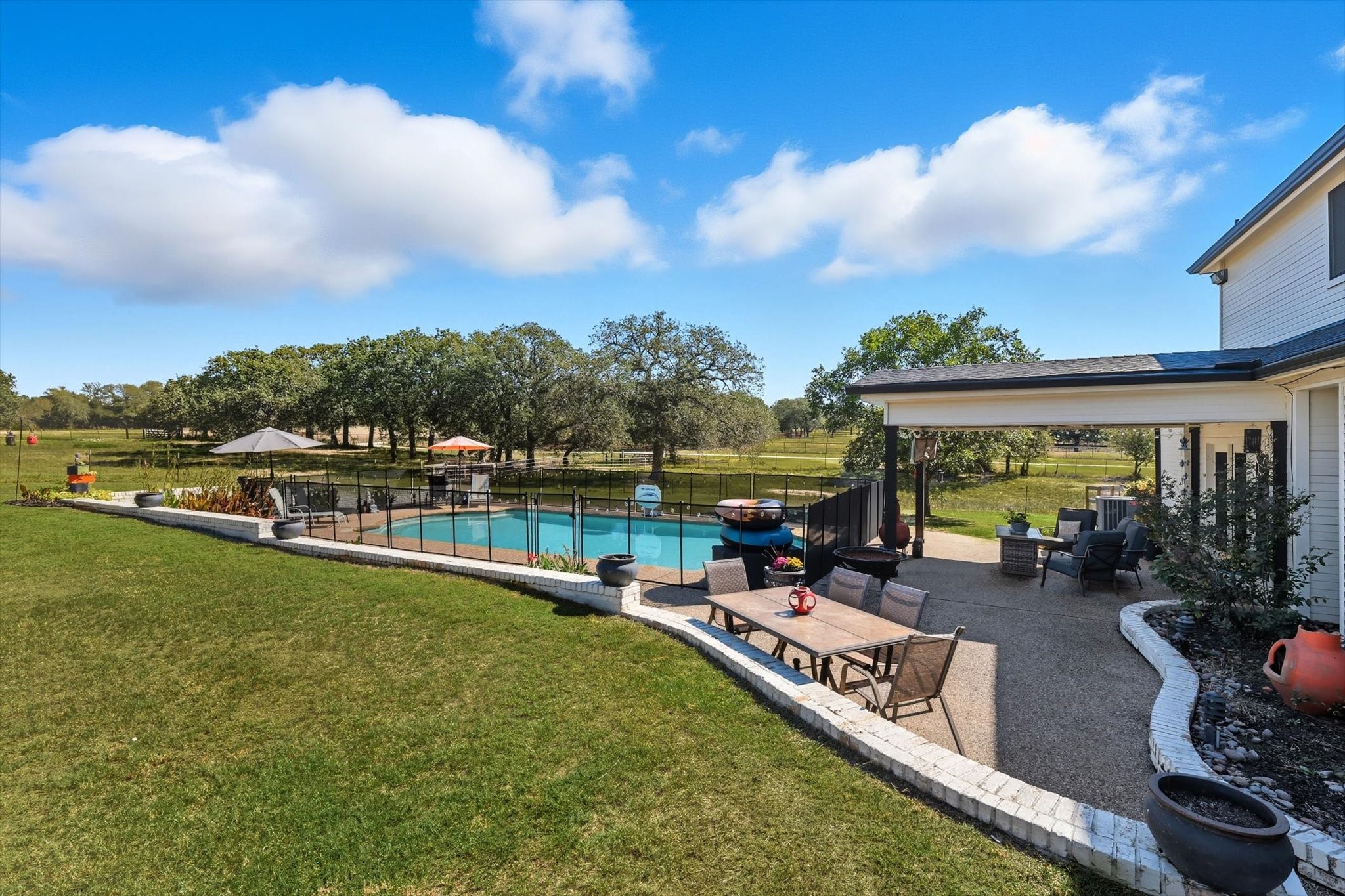 4011 E Bankhead Highway Hudson Oaks TX 76087