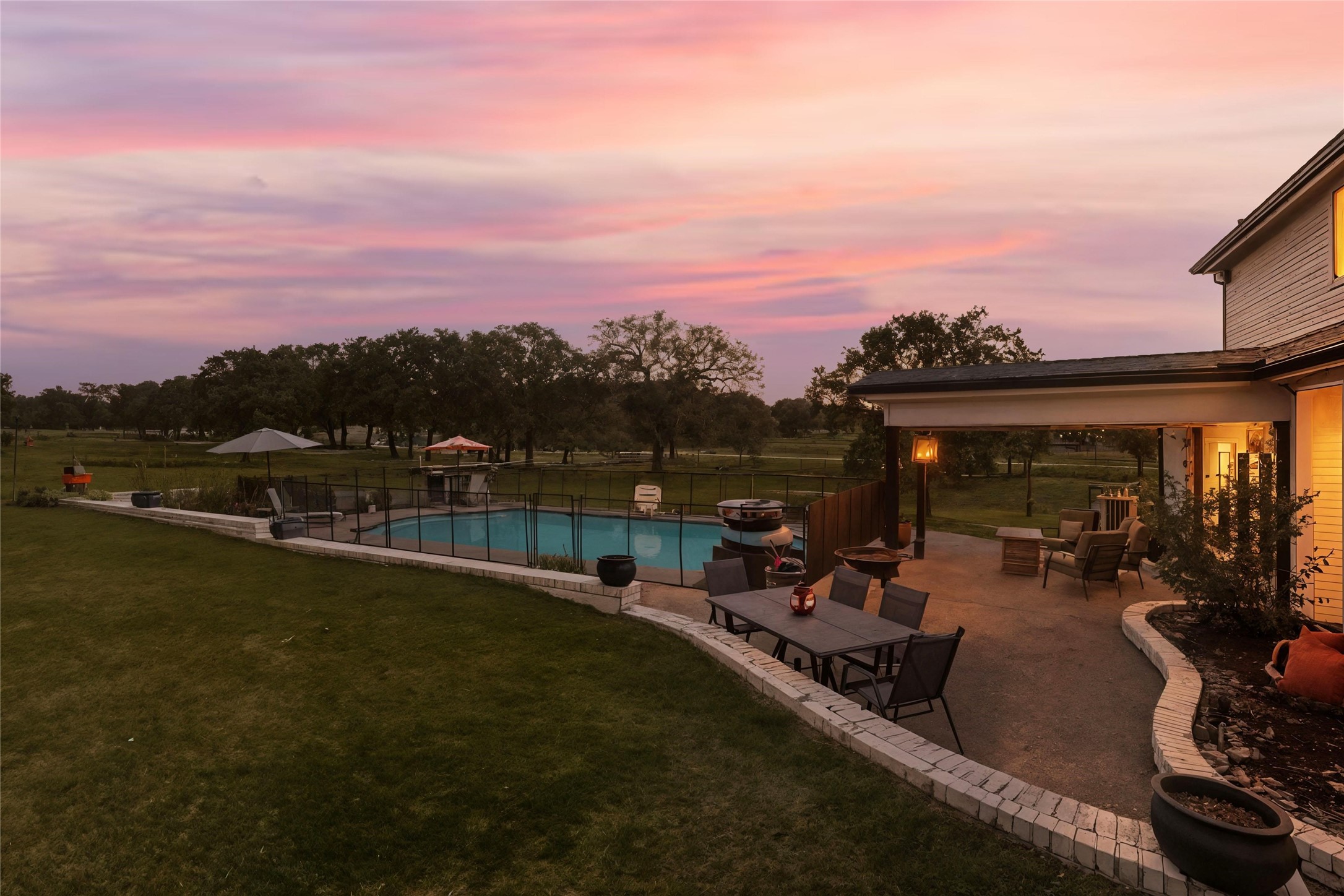 4011 E Bankhead Highway Hudson Oaks TX 76087