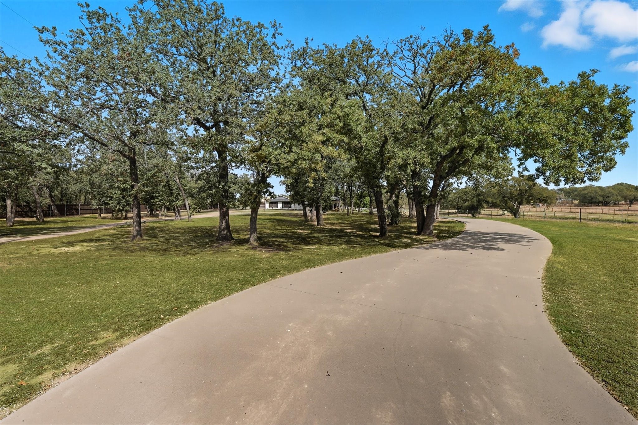 4011 E Bankhead Highway Hudson Oaks TX 76087
