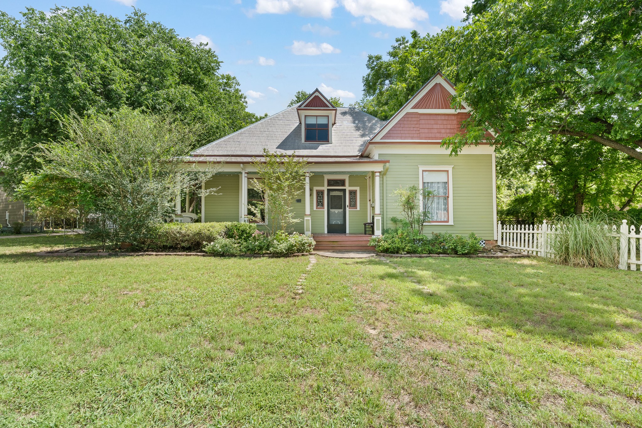 320 E Franklin Street Hillsboro TX 76645