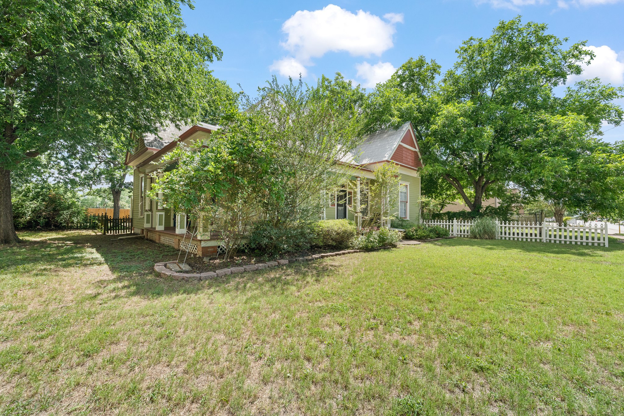320 E Franklin Street Hillsboro TX 76645