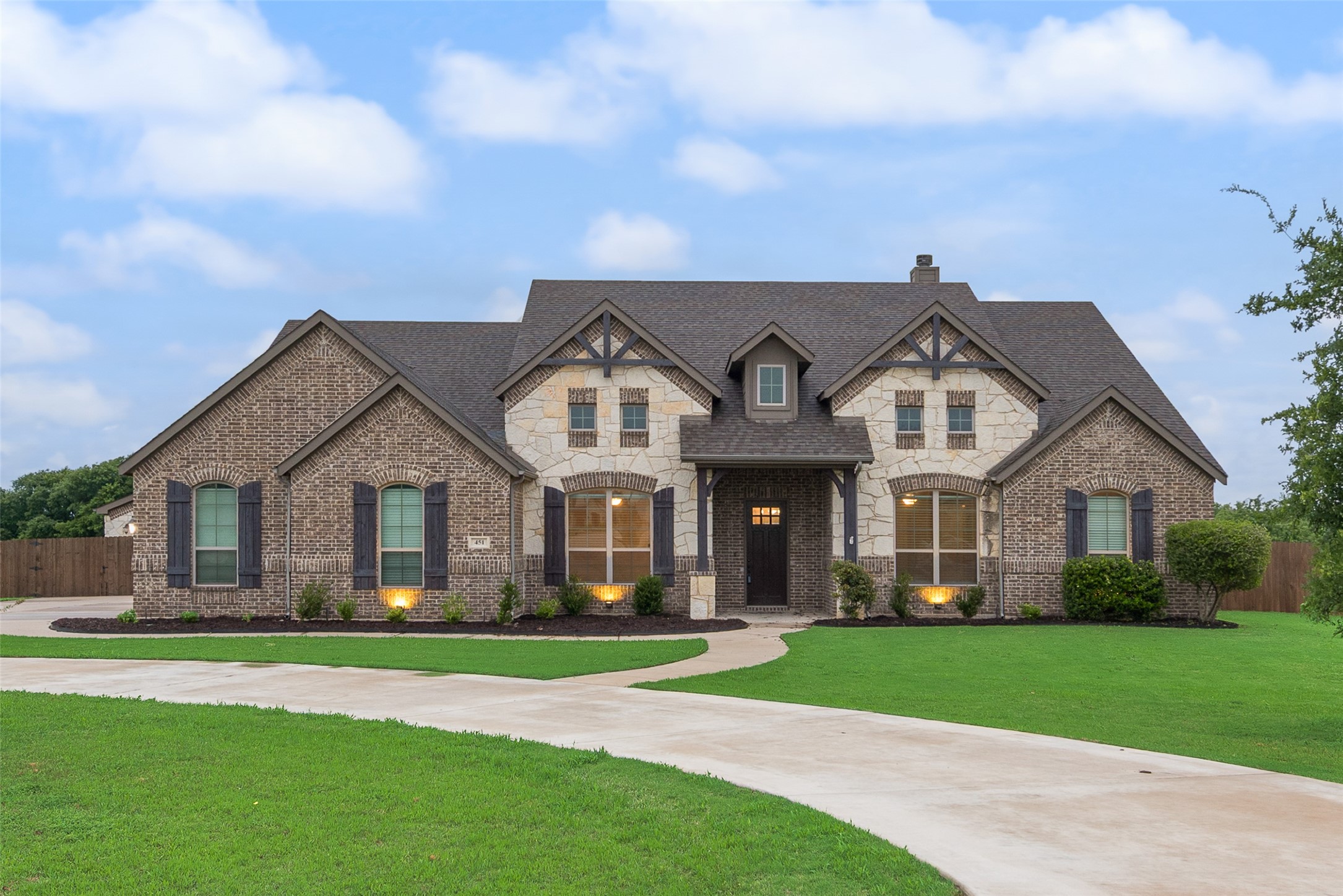 451 Holmes Avenue Waxahachie TX 75167