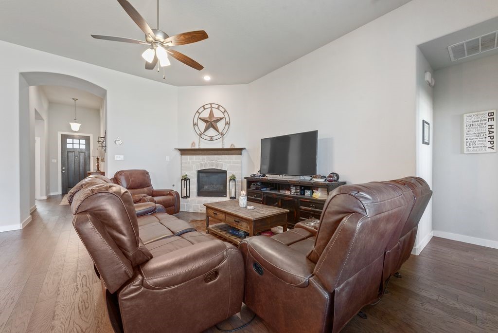 1308 E Swan Trail Argyle TX 76226