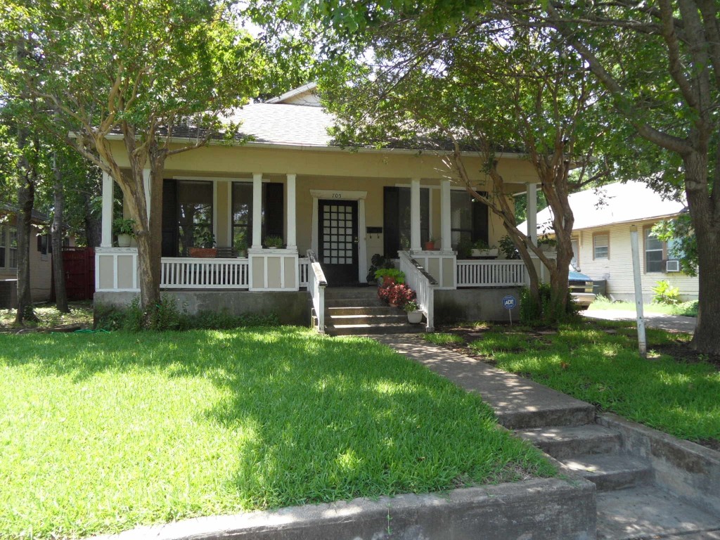 705 Cristler Avenue Dallas TX 75223