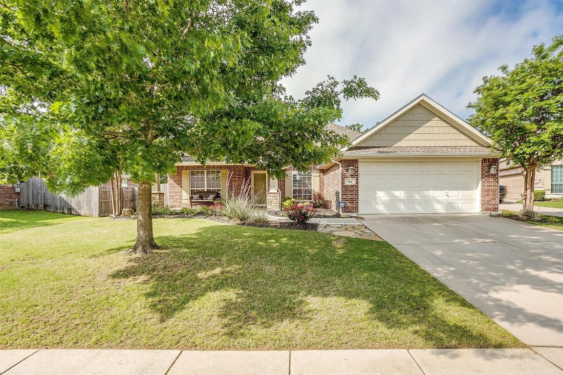 708 Lone Oak Court Burleson TX 76028