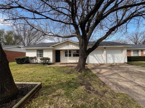 802 N Hughes Street Howe TX 75459