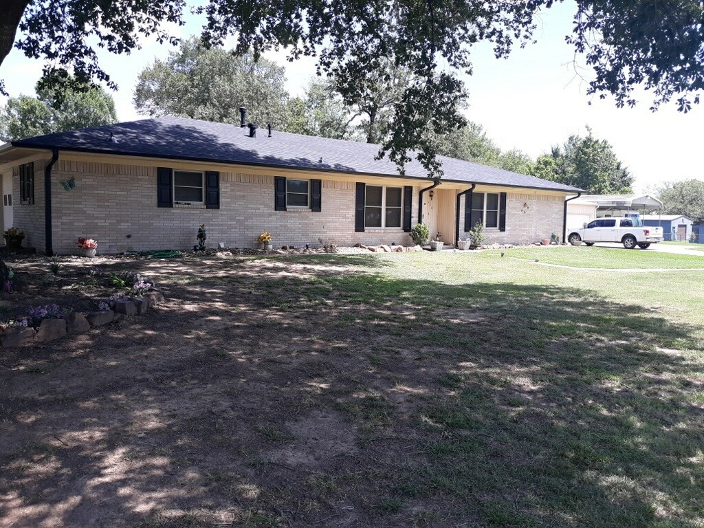 640 N Cedar Street Blossom TX 75416