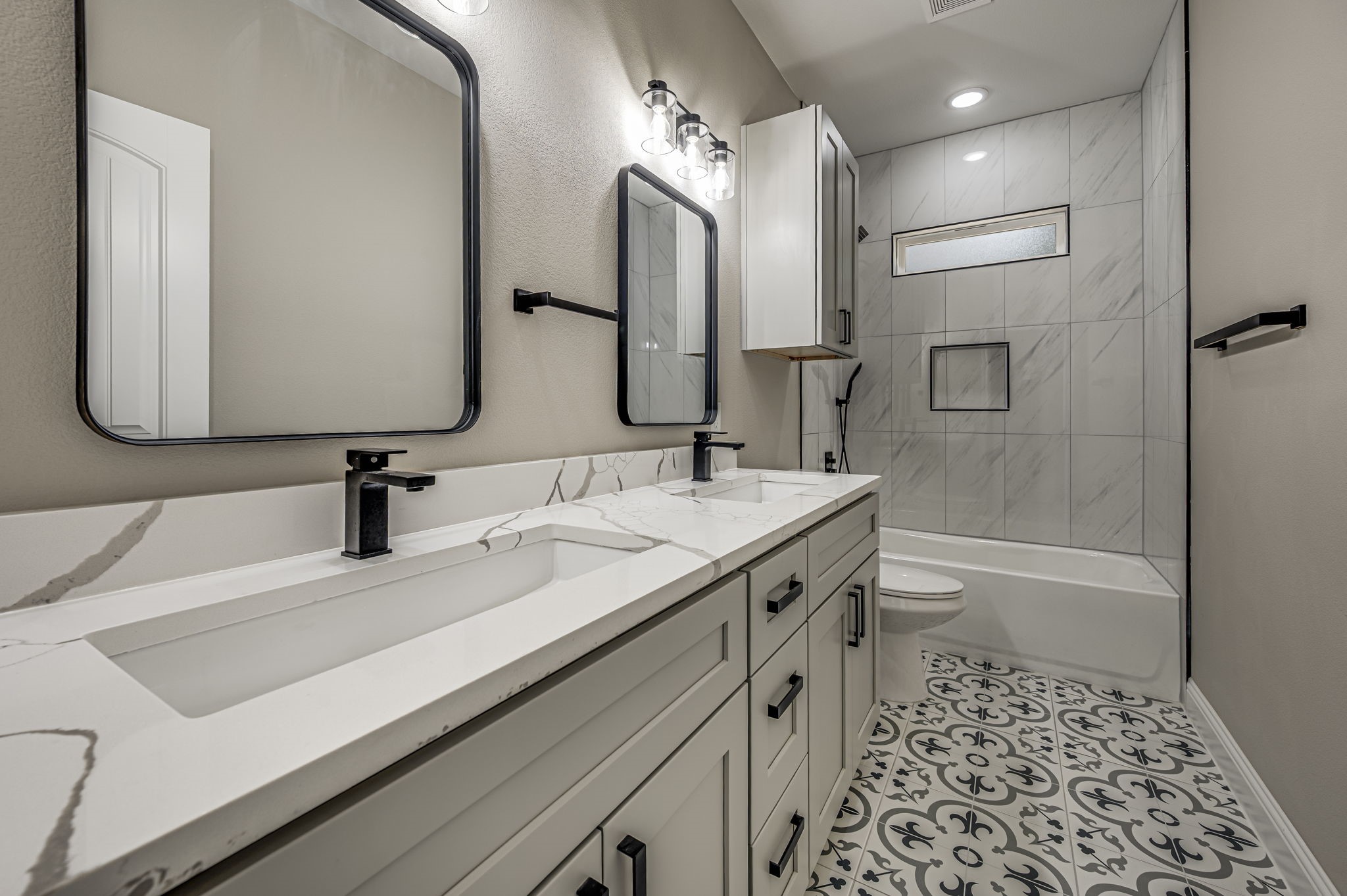 5858 Black Pine Circle Granbury TX 76048