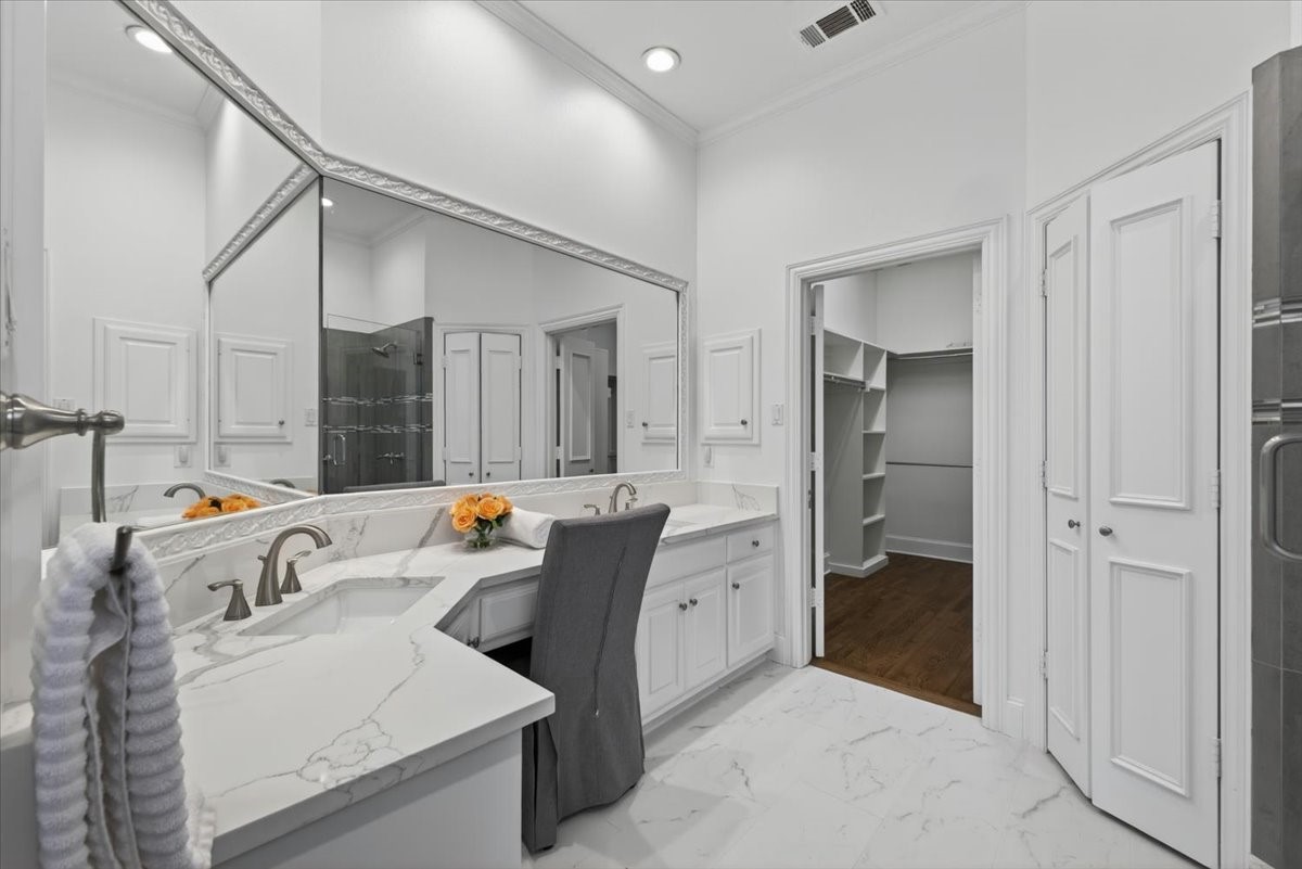 18719 Thorntree Lane Dallas TX 75252