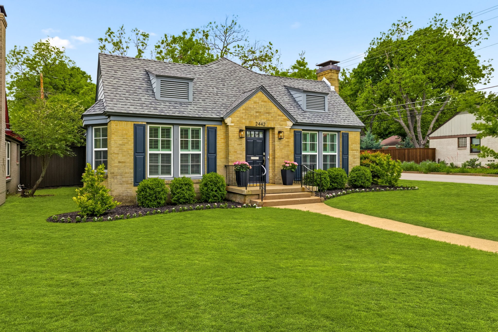2442 Marvin Avenue Dallas TX 75211