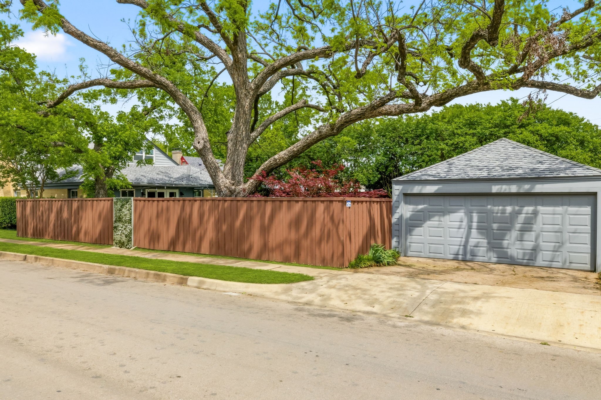 2442 Marvin Avenue Dallas TX 75211