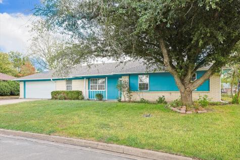 2112 N Village Drive Bonham TX 75418