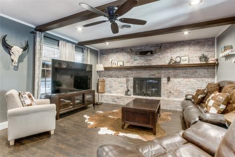 1020 Inwood Drive Hurst TX 76053